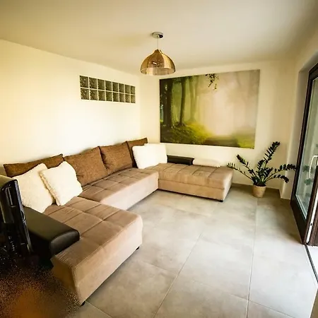 Kisduna Garden Vendeghaz بيت للعطل