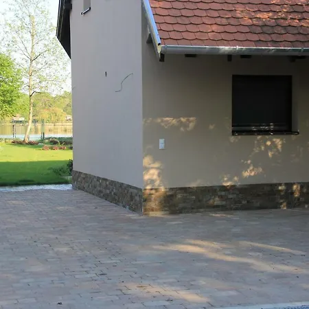 Kisduna Garden Vendeghaz Holiday home