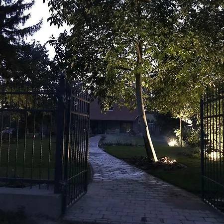 Kisduna Garden Vendeghaz بيت للعطل